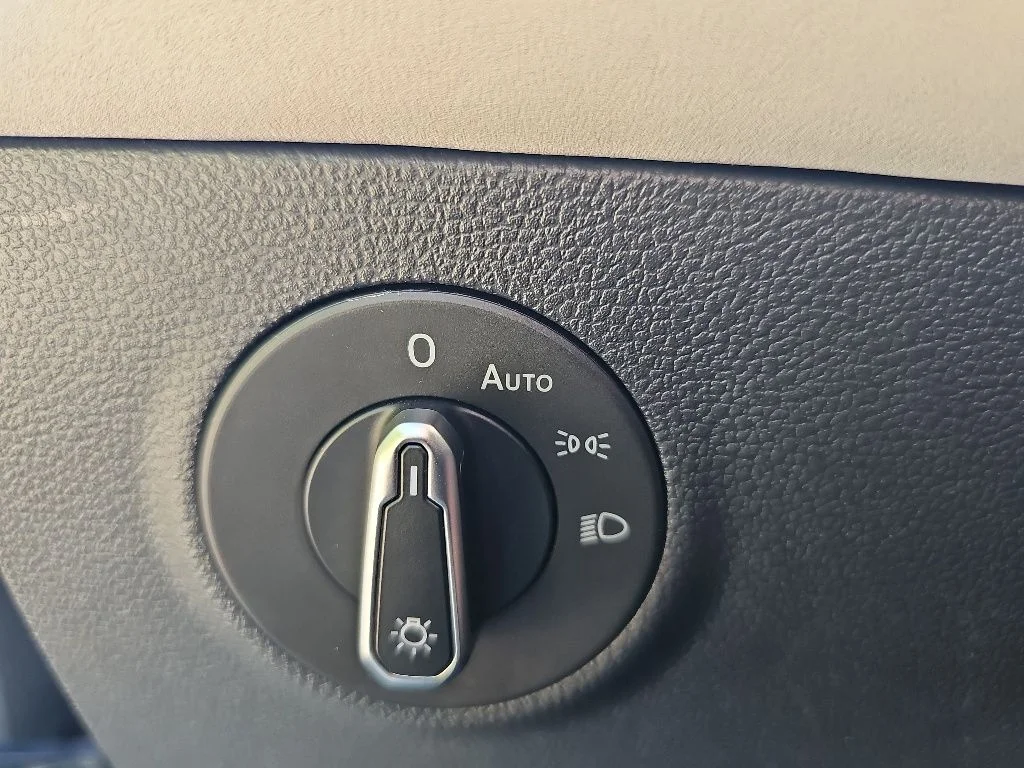 2025 Volkswagen Taos SE - Photo 16