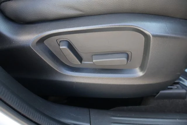 Used 2023 White Metallic Mazda 2.5 S Preferred Package image 13