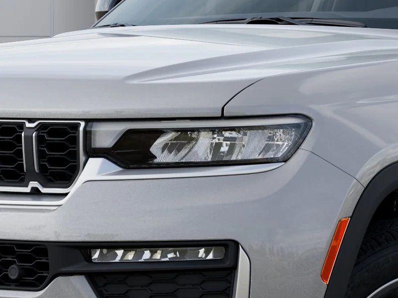 New 2026 Silver Zynith Exterior Paint Jeep Limited image 36