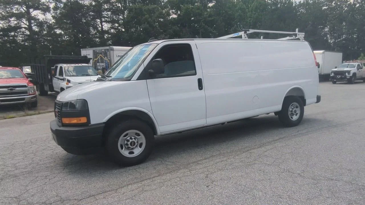 New 2025 Summit White GMC Work Van image 4