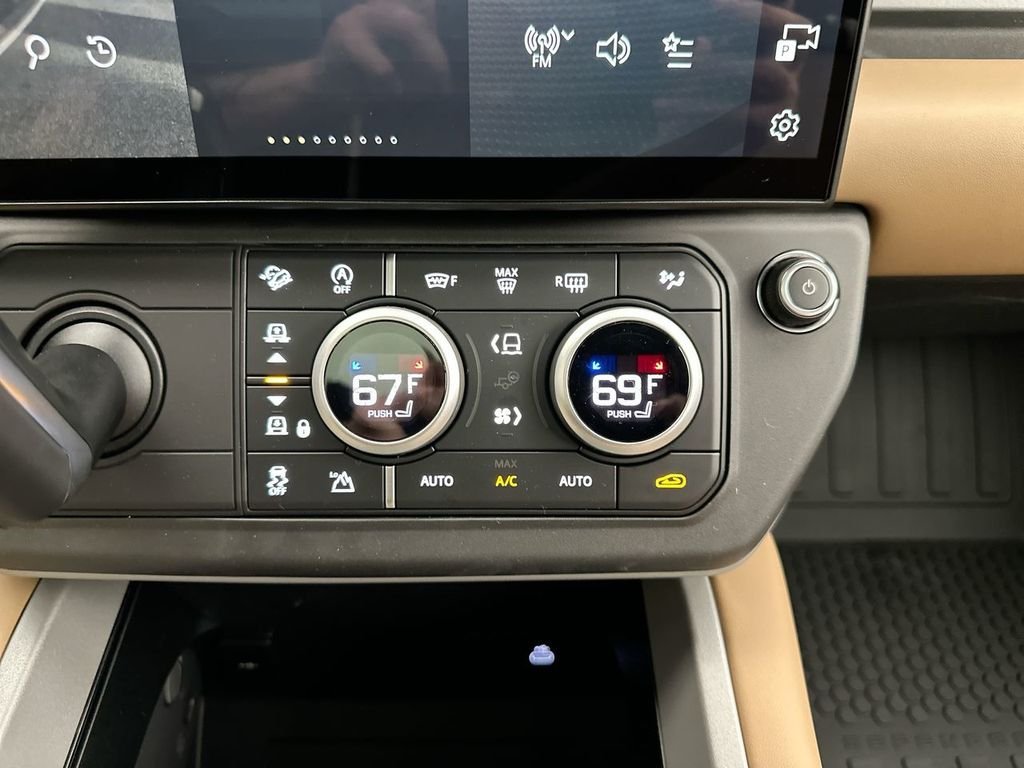 New 2026 Santorini Black Land Rover V8 image 22