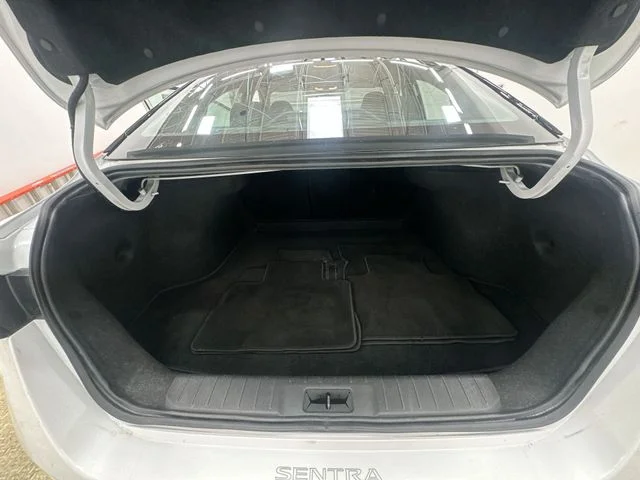 Used 2025 White Nissan SR image 20