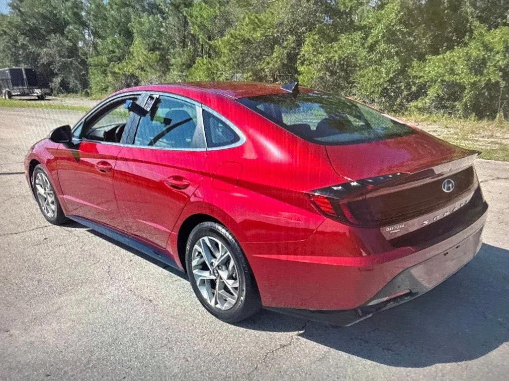 Used 2023 Red Hyundai SEL image 1