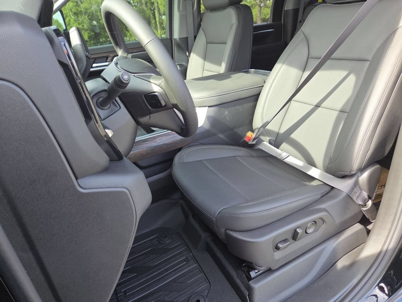 New 2026 Onyx Black GMC SLT image 30