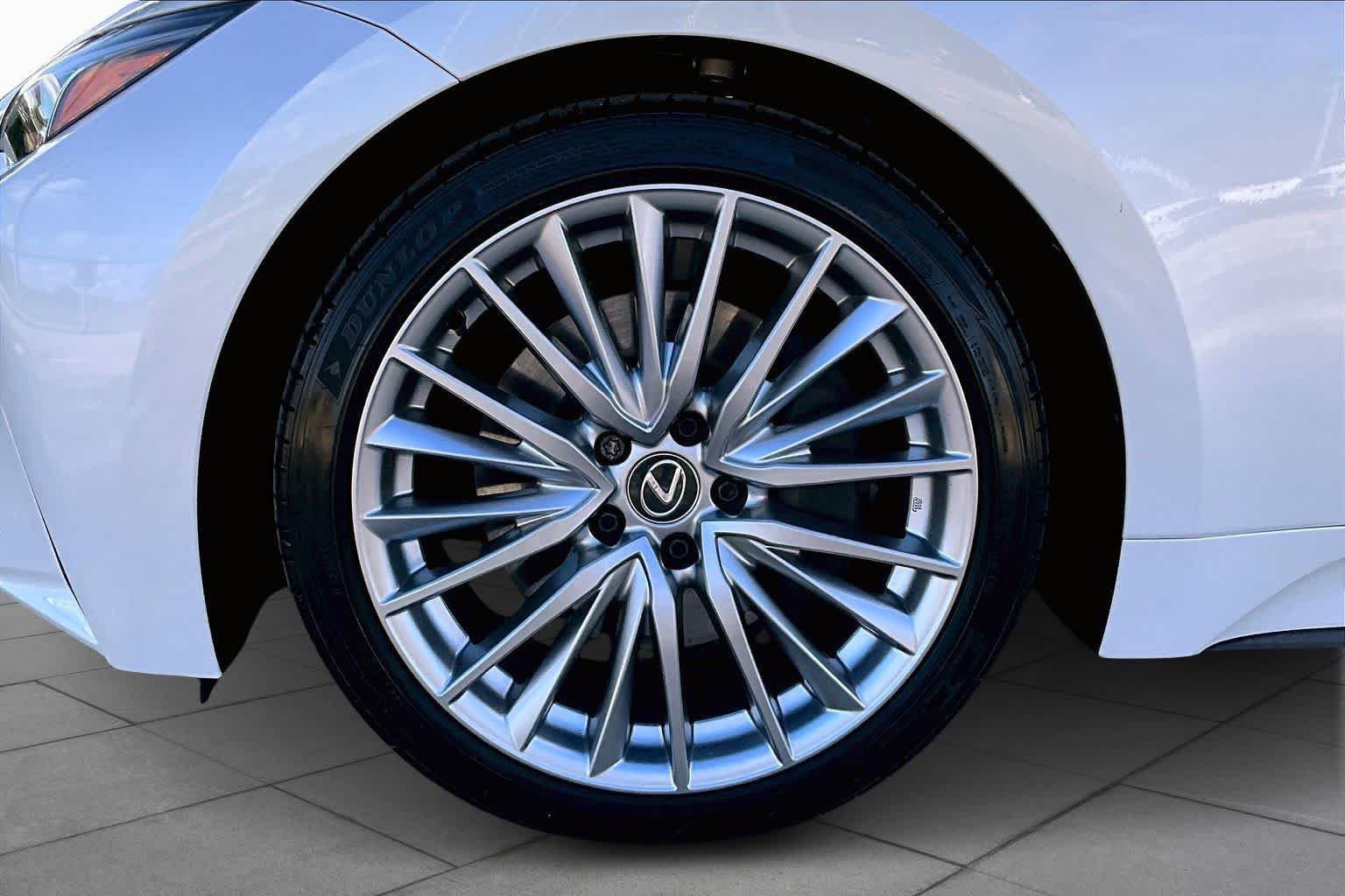 Used 2025 Eminent White Pearl Lexus  image 11