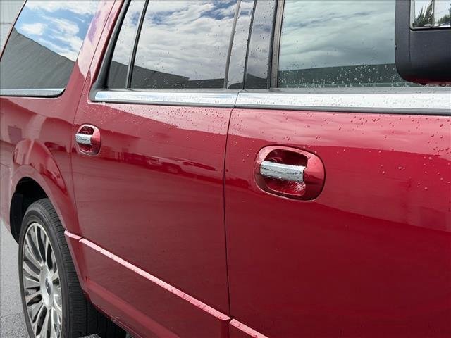 Used 2016 Ruby Red Metallic Tinted Clearcoat Lincoln Reserve image 12