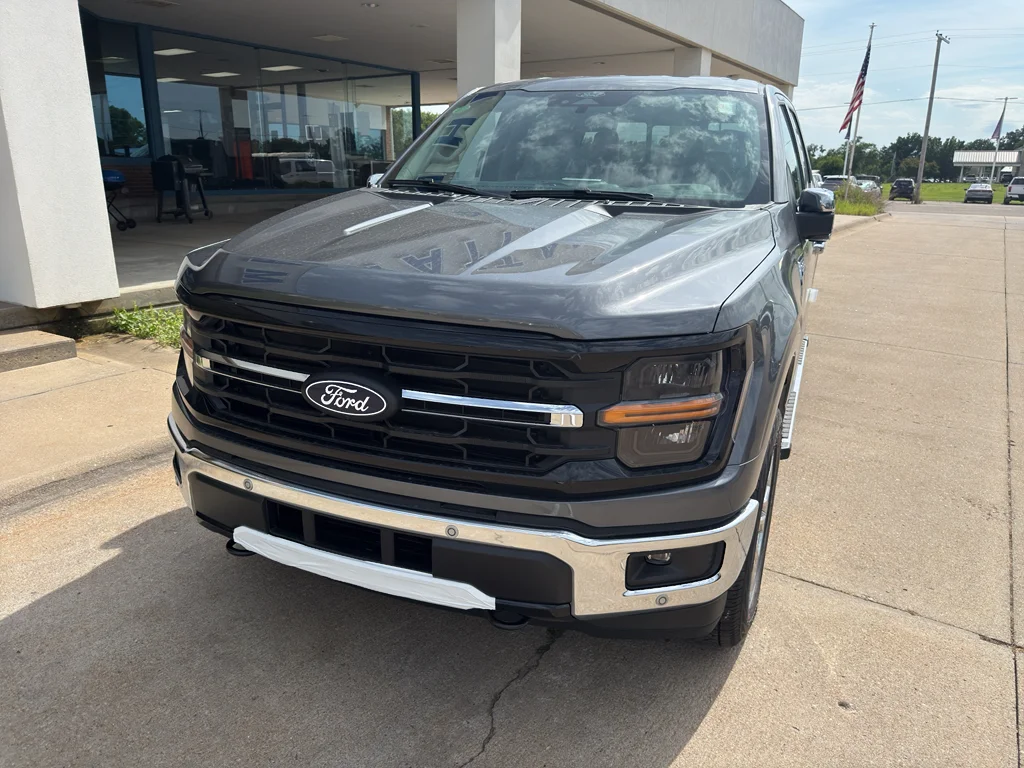 New 2026 Carbonized Gray Metallic Ford XLT image 2