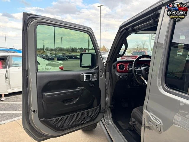 Used 2022 Gray Jeep Rubicon image 9