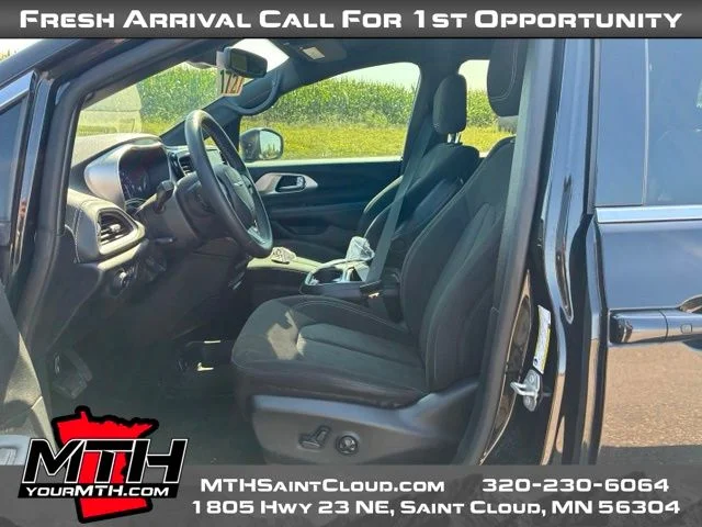 Used 2023 Black Chrysler Touring image 9
