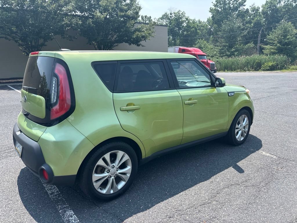 Used 2015 Green Kia + image 3