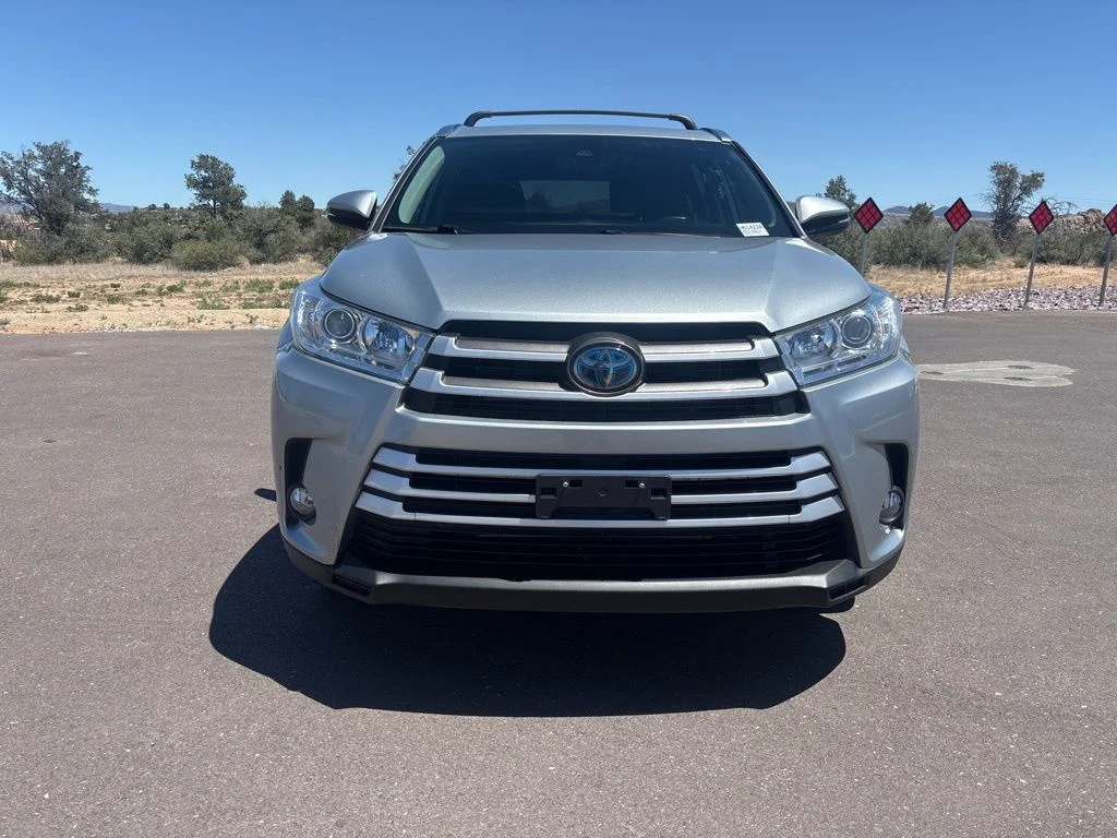Used 2019 Silver Toyota XLE image 8