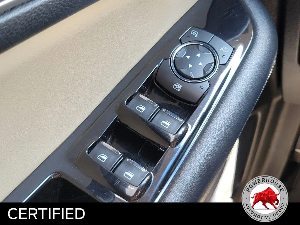 Used 2018 Red Ford SEL image 28