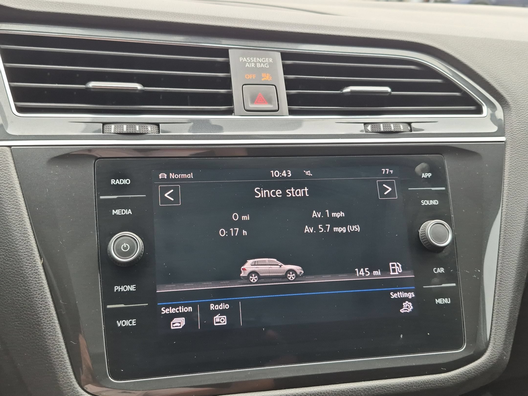 Used 2019 Deep Black Volkswagen SE image 17