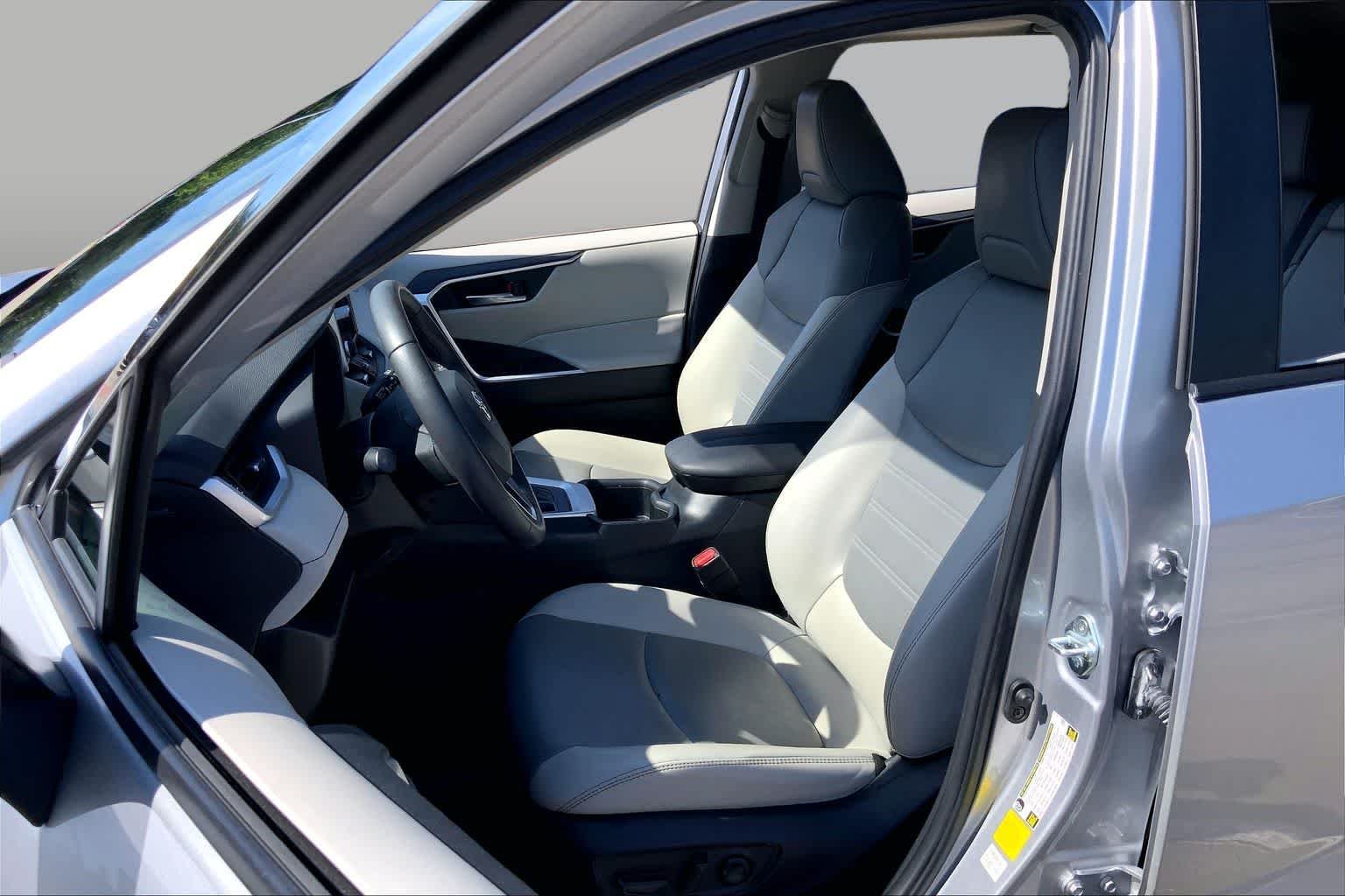 Used 2024 Silver Sky Metallic Toyota XLE Premium image 8