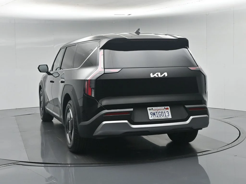 Used 2024 Black Kia Light Long Range image 33