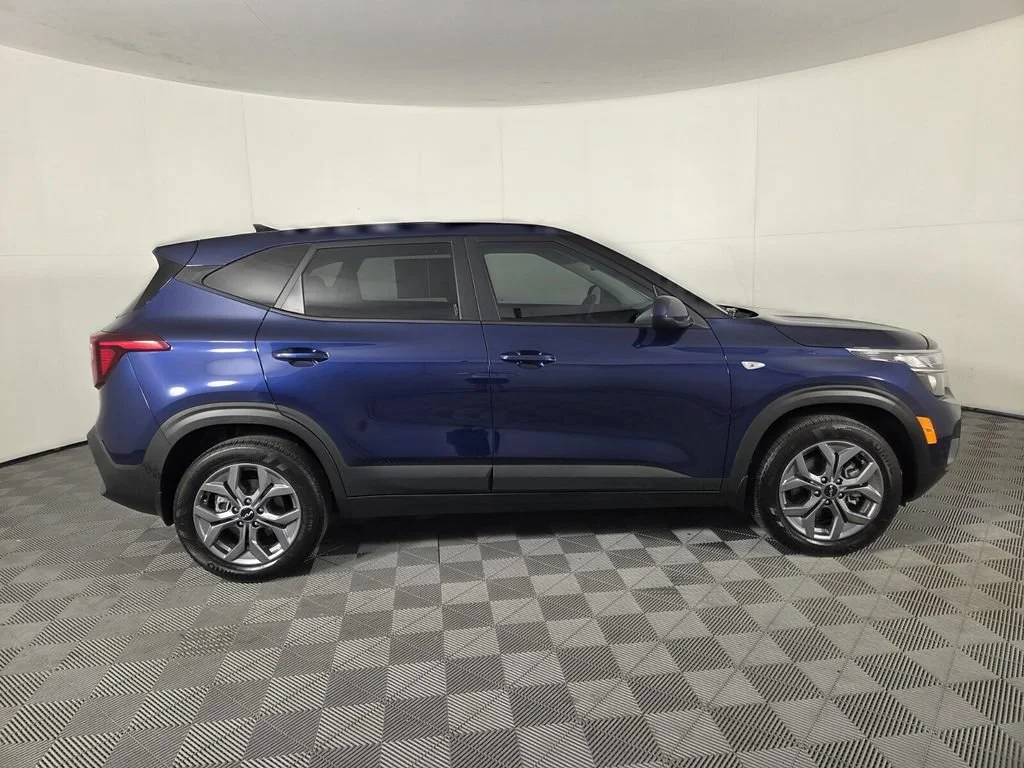 Used 2025 Dark Ocean Blue Kia LX image 5