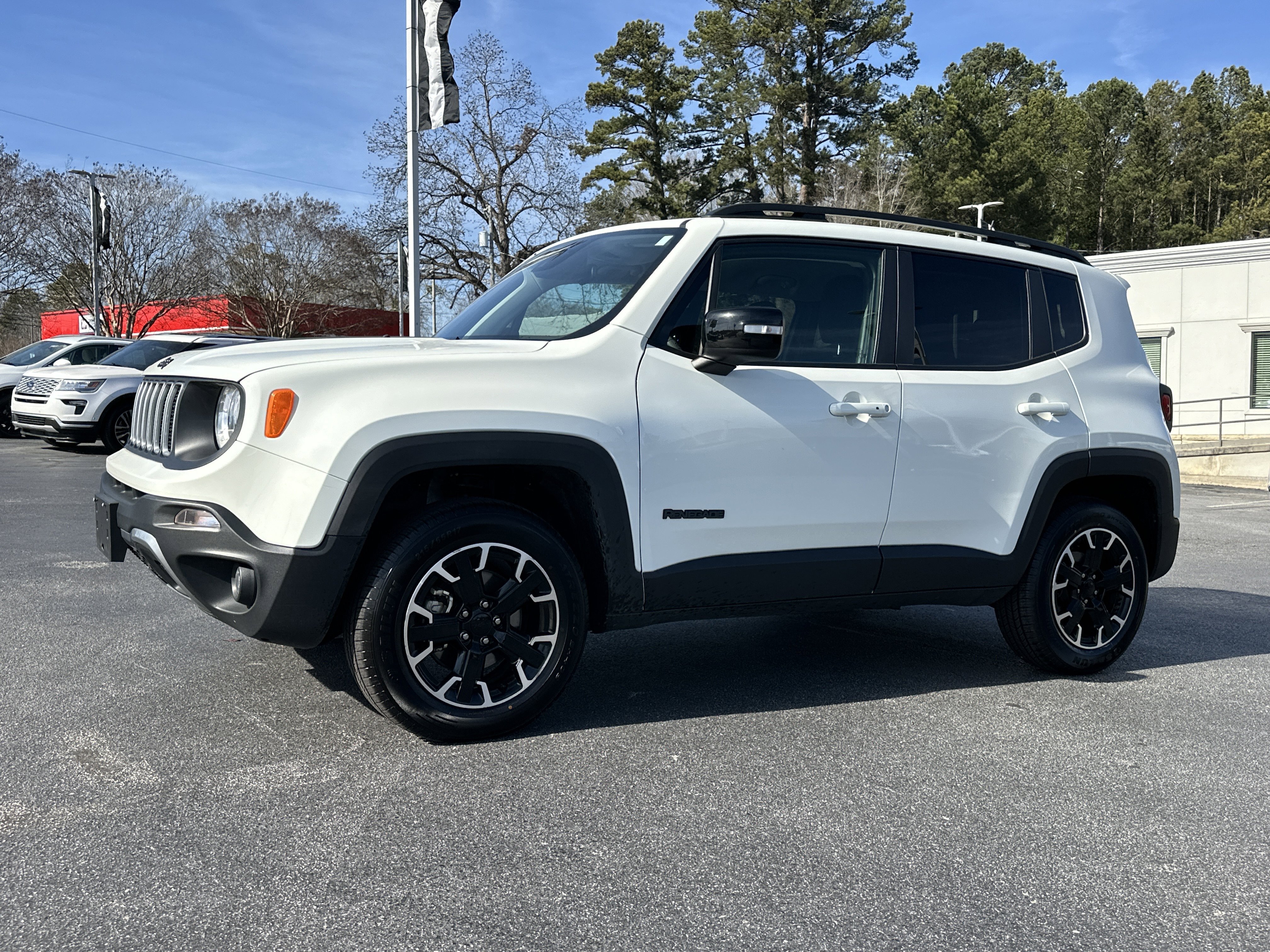 Used 2023 Alpine White Clearcoat Jeep Upland image 4