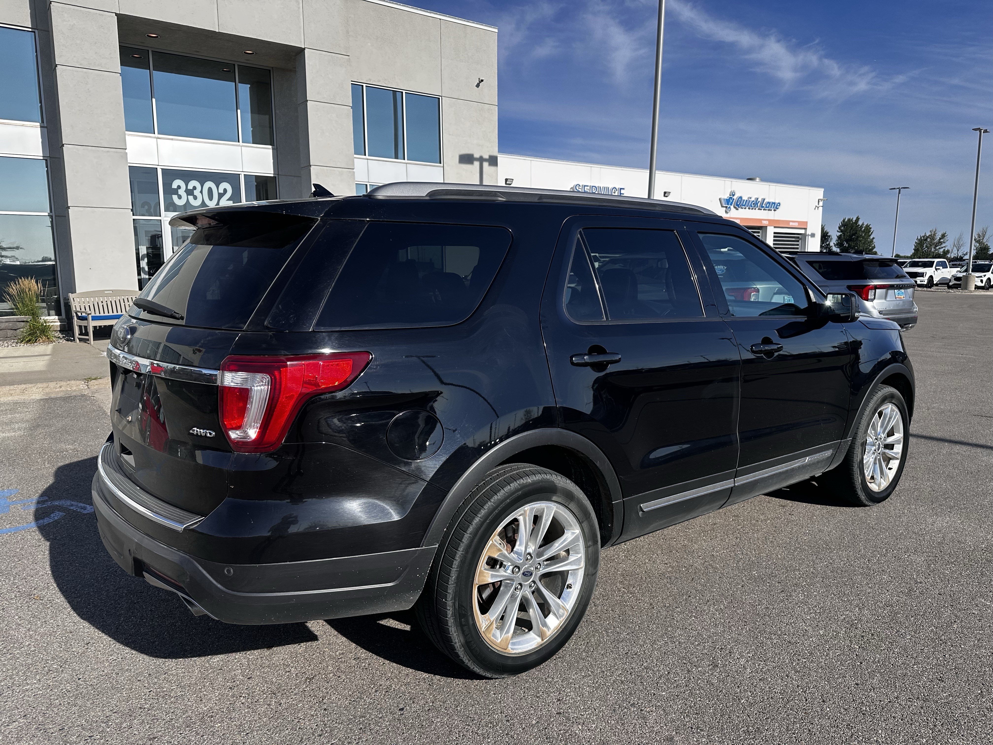 Used 2018 Shadow Black Ford XLT image 5