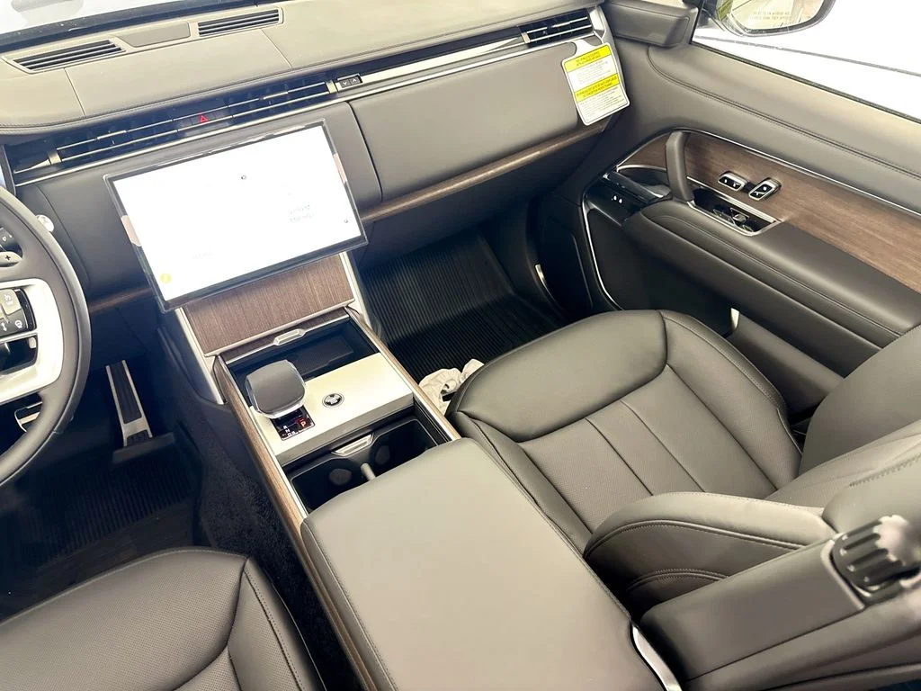 New 2026 Eiger Grey Land Rover SE image 24