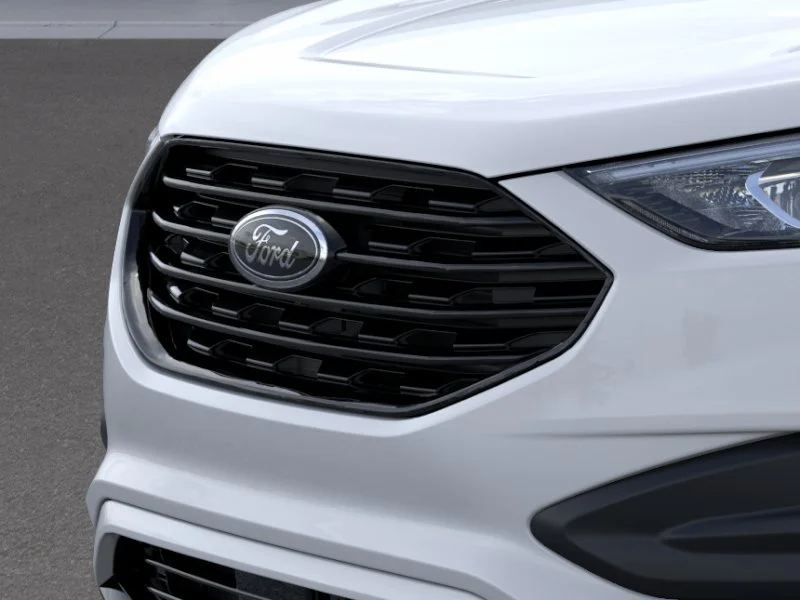 New 2023 Oxford White Ford SE image 17