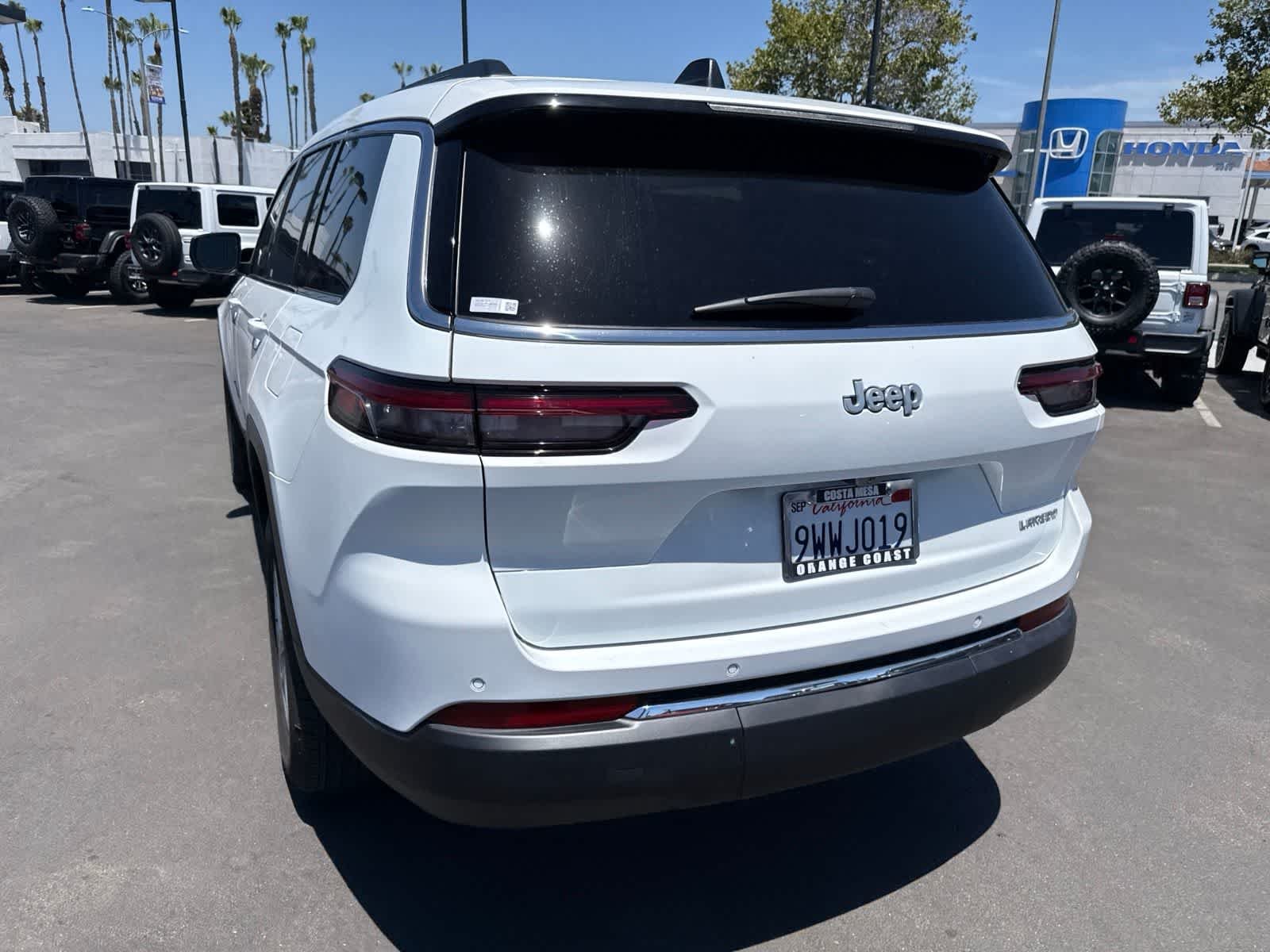 Used 2025 Bright White Clearcoat Jeep Laredo X image 18