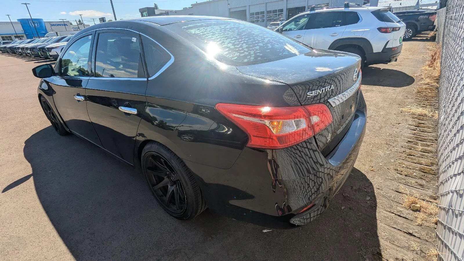 Used 2017  NISSAN  image 3