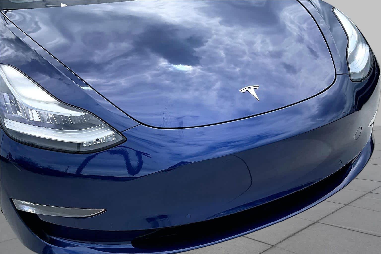 Used 2018 Pearl White Multi-Coat Tesla Long Range Battery image 26