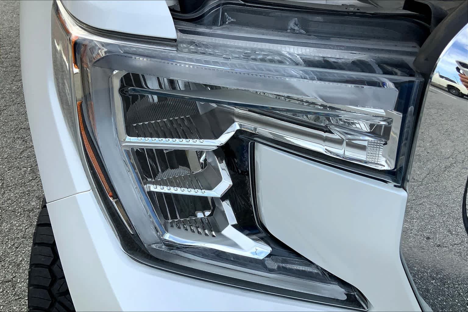 Used 2019 White Frost Tricoat GMC Denali image 27