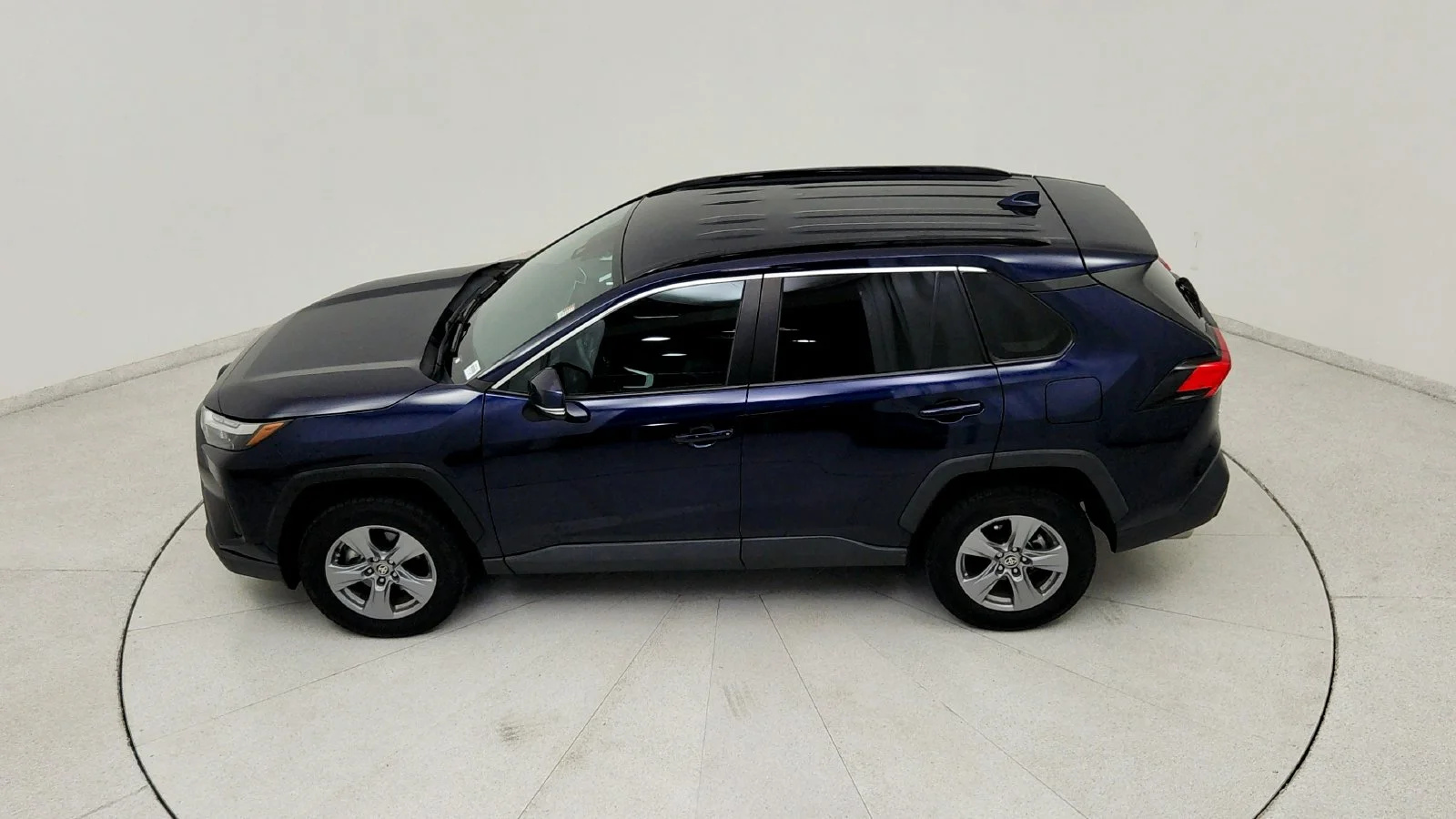 Used 2022  Toyota XLE image 17