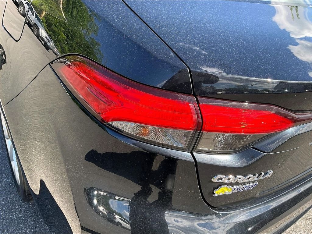 Used 2020 Black Toyota XLE image 32