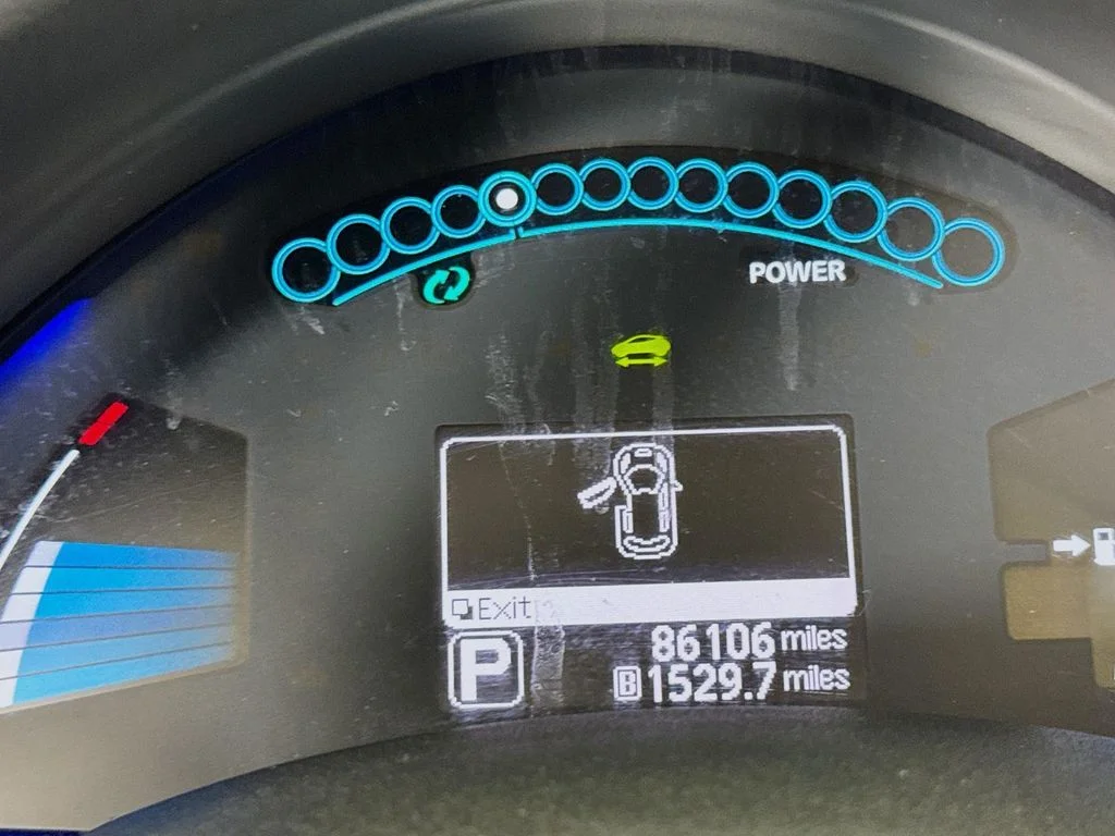 Used 2014 Brilliant Silver Nissan SL image 16
