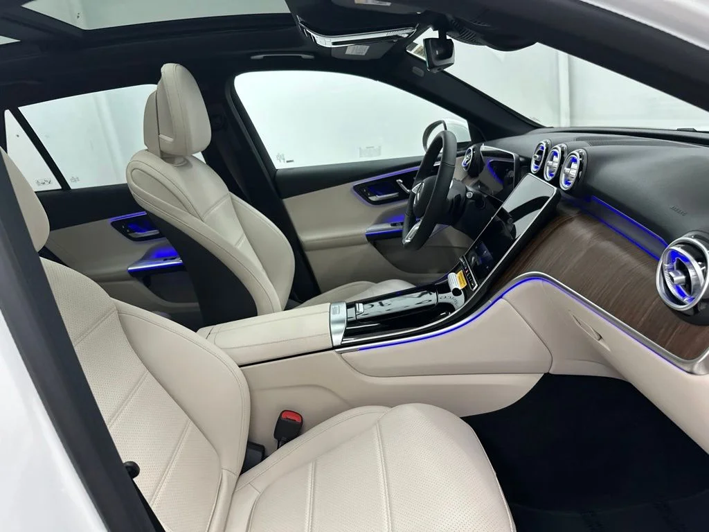 New 2027 White Mercedes-Benz GLC 300 image 26
