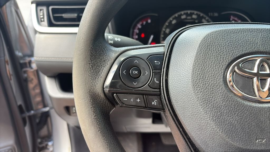 2025 Toyota RAV4 XLE - Photo 19