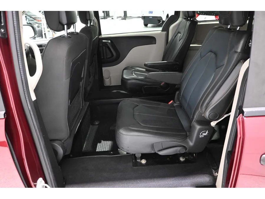 Used 2019 RED Dodge SE Handicap Mobility Van image 27