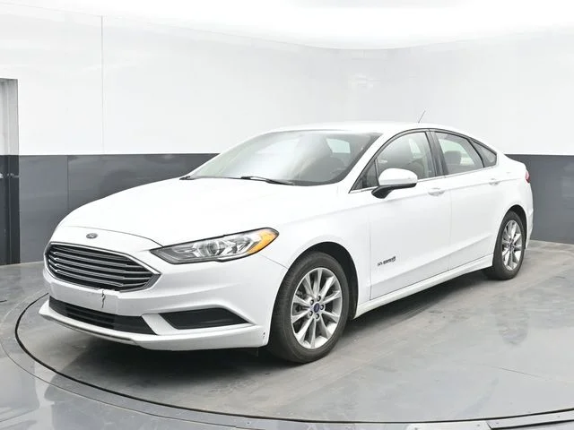 Used 2017 Oxford White Ford SE image 5