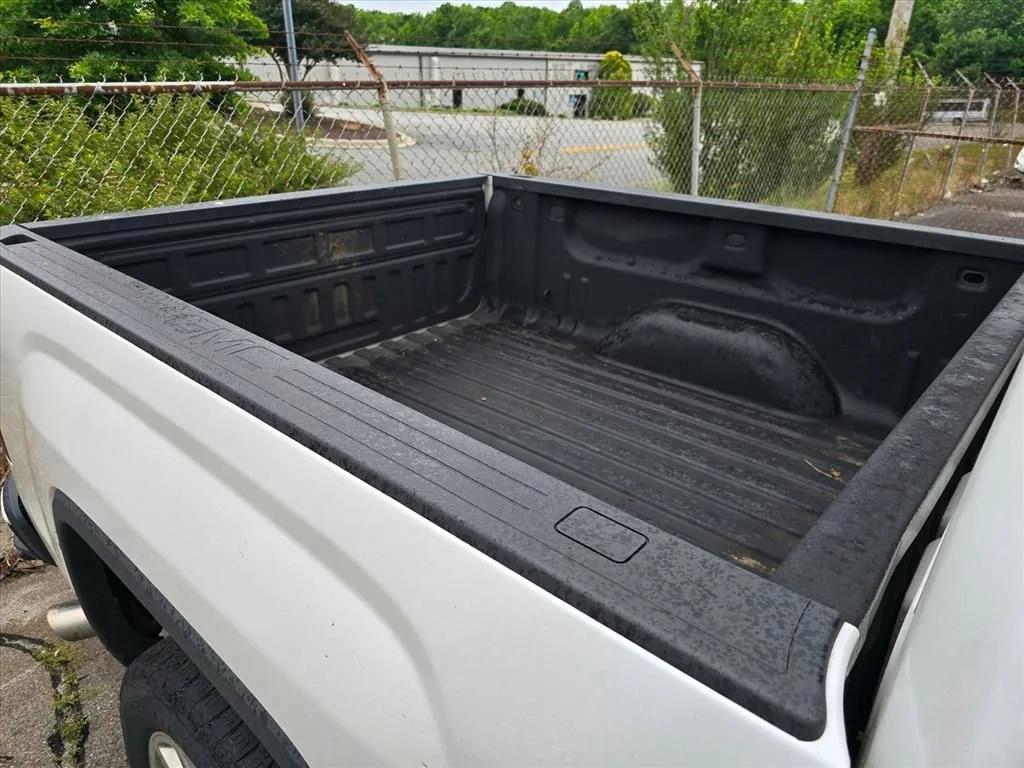 Used 2018 WHITE FROST TRICOAT GMC Denali image 12