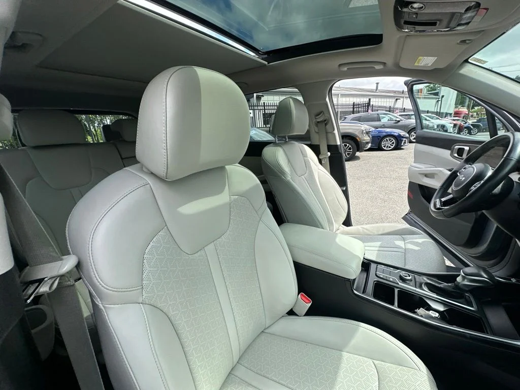 Used 2023 Silver Kia X-Line S image 35