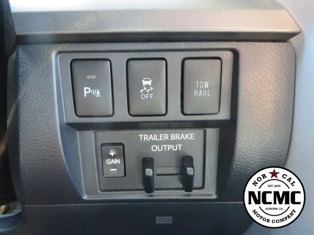 Used 2018 Silver Toyota SR5 image 34
