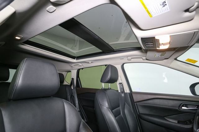 Used 2023 Black Nissan SL image 17