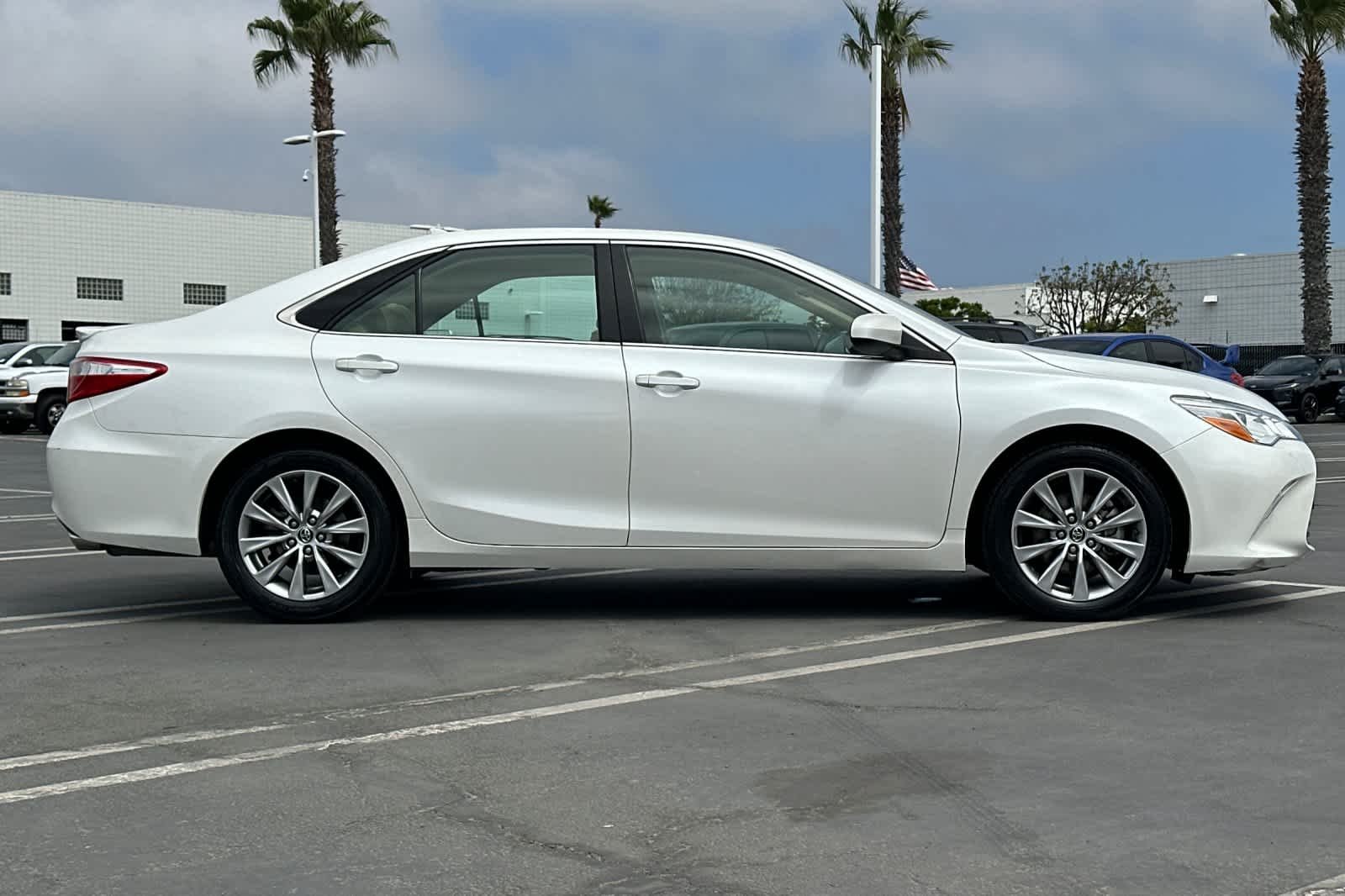 Used 2015 Blizzard Pearl Toyota XLE image 3