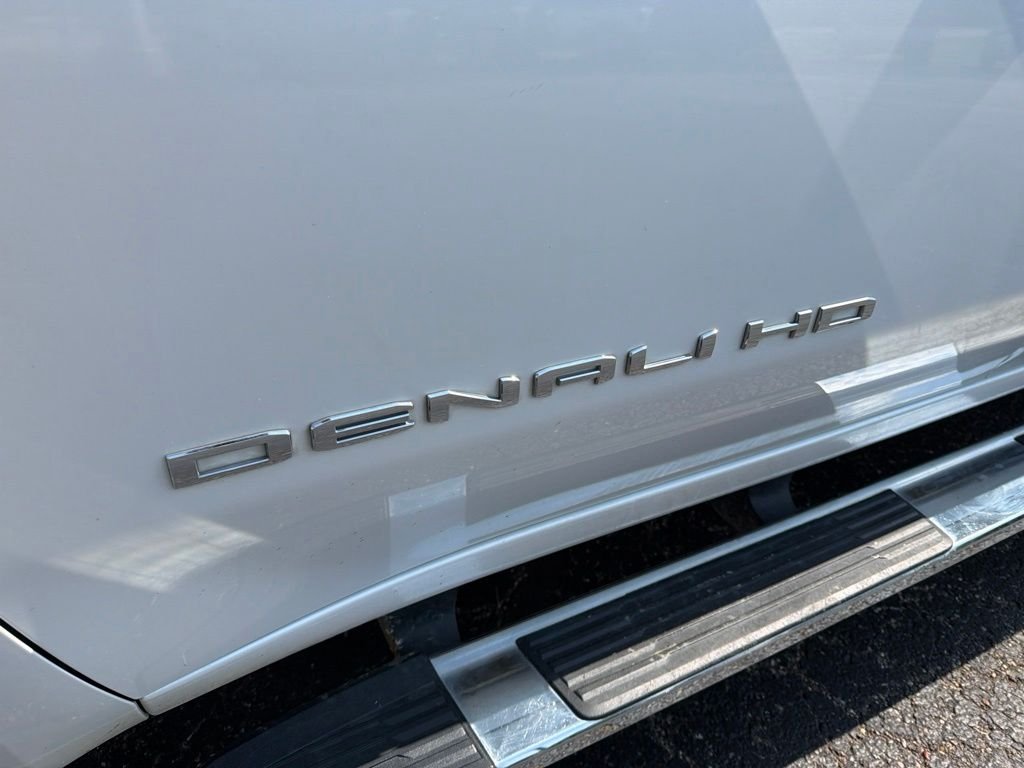 Used 2023 White GMC Denali image 15