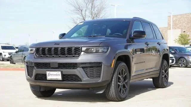 New 2026 Baltic Gray Metallic Clear-Coat Exterior Paint Jeep Laredo image 3