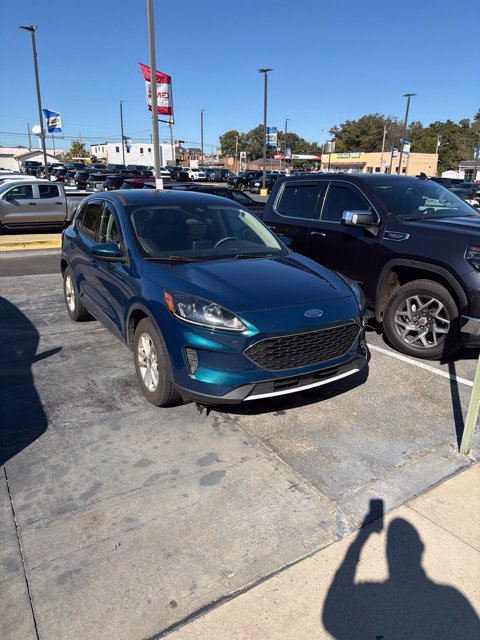 Used 2020 Green Ford SE image 2
