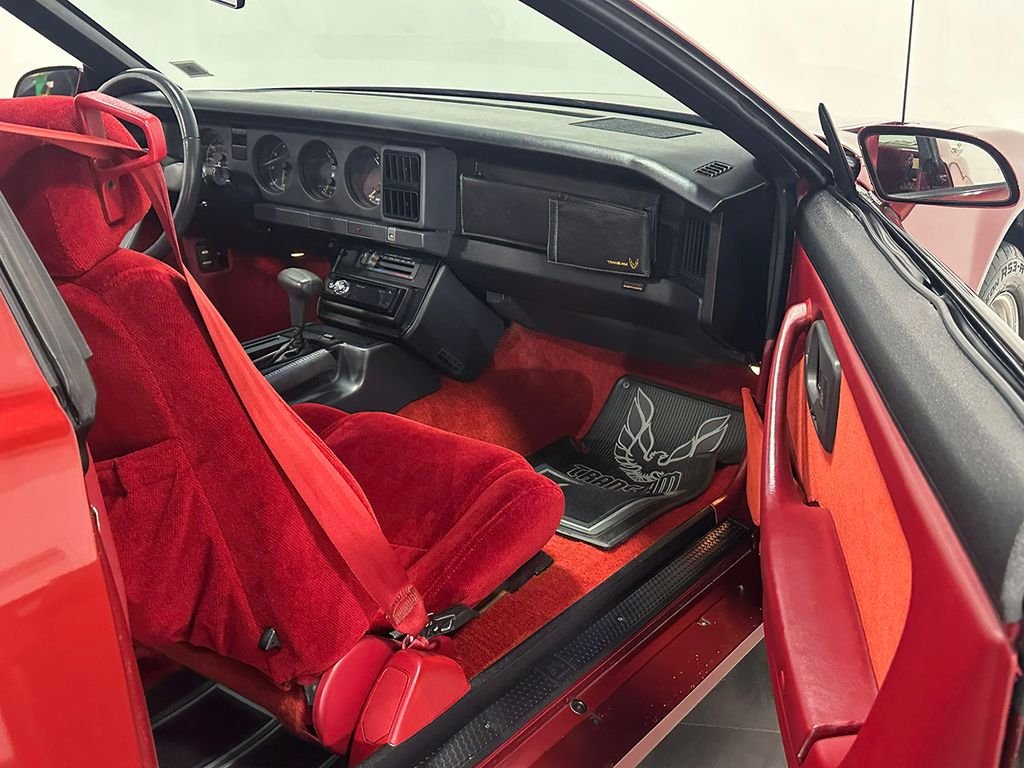 Used 1987 Red Pontiac  image 44