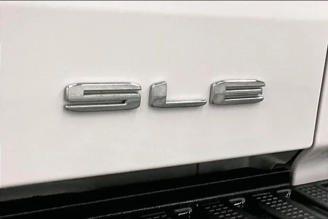 Used 2024 Summit White GMC SLE image 9