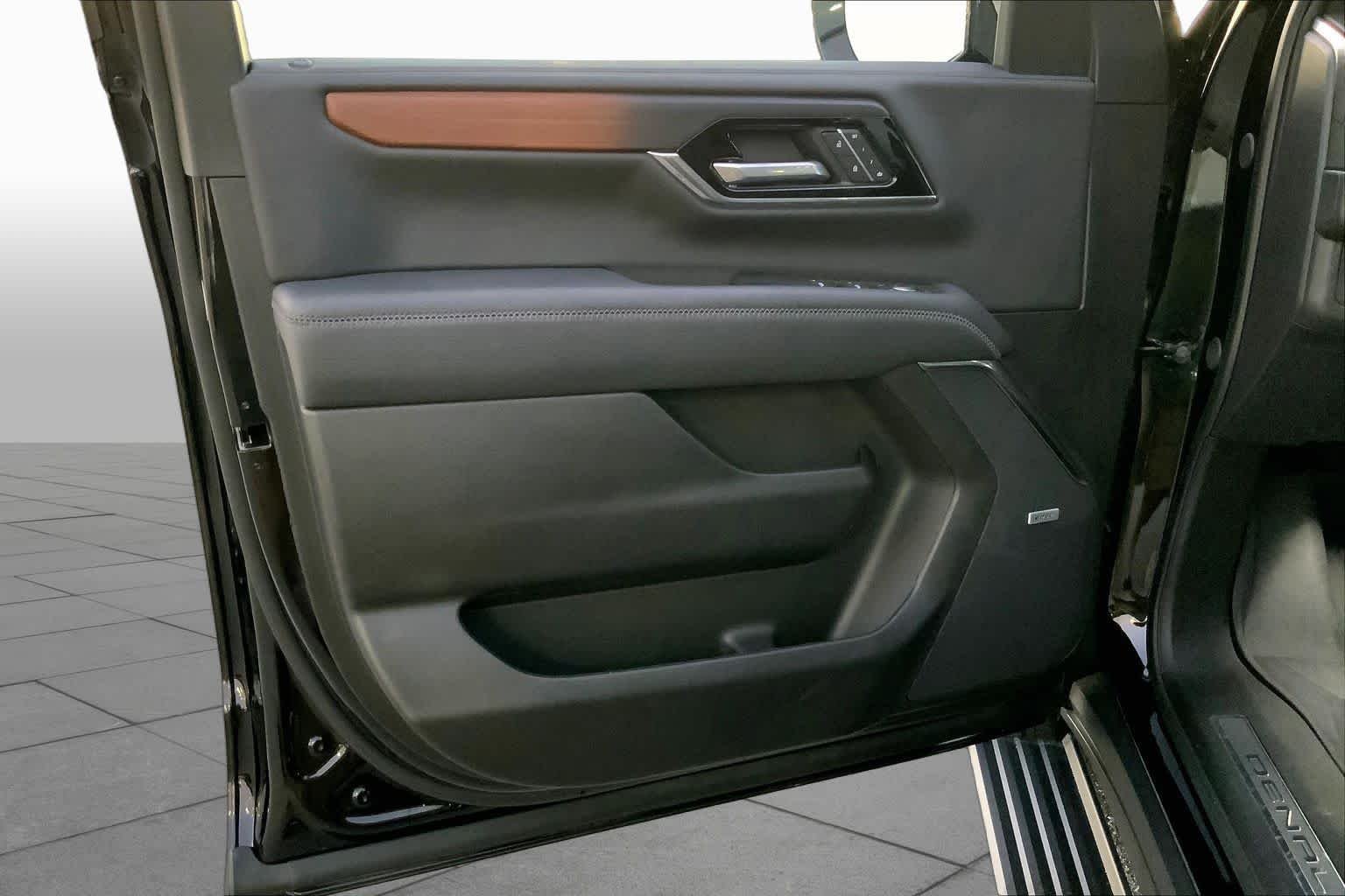 Used 2025 Onyx Black GMC Denali image 19