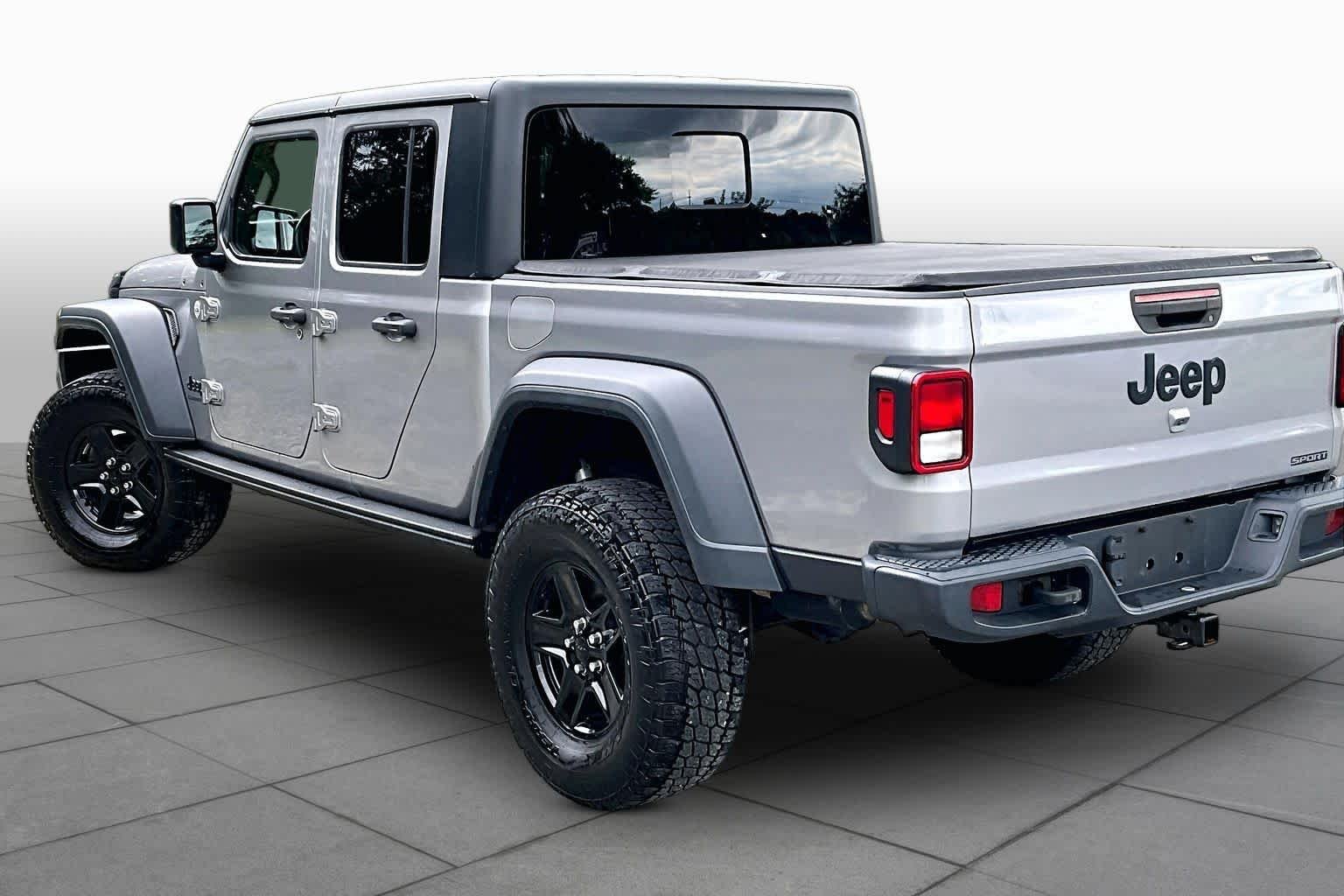 Used 2020 Billet Silver Metallic Clearcoat Jeep Sport S image 12