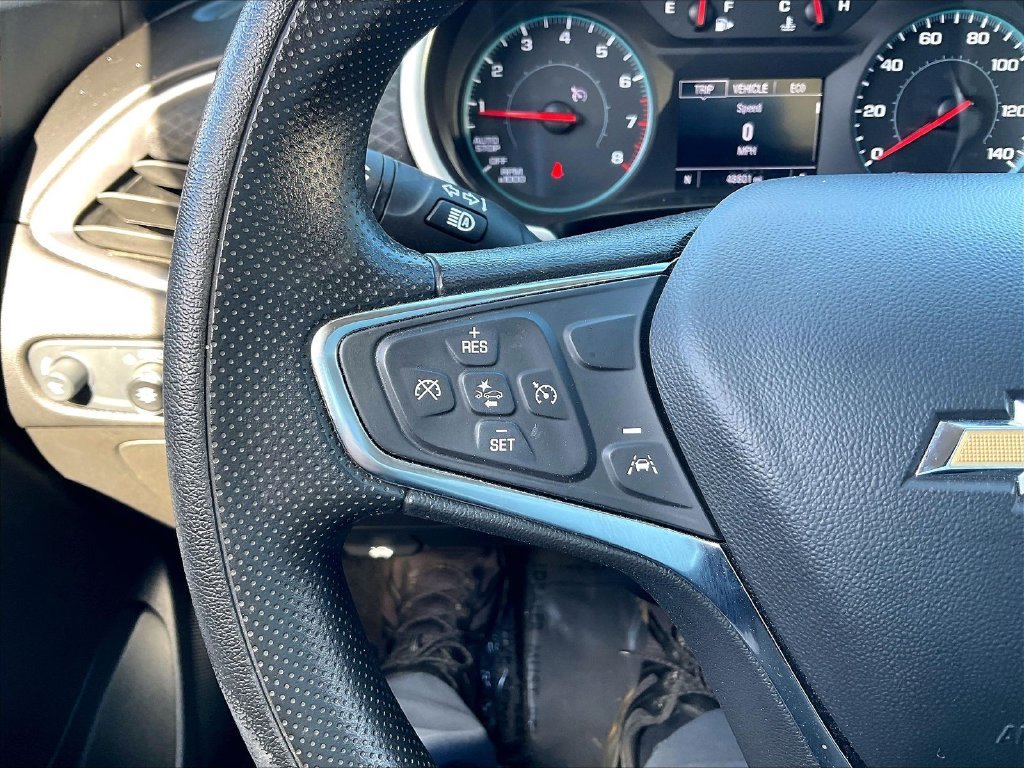 Used 2025 Mosaic Black Metallic Chevrolet LT image 21