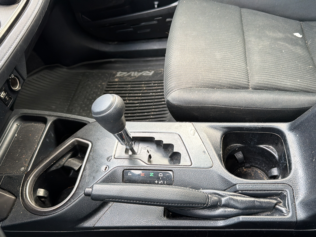 Used 2018 Silver Toyota LE image 22