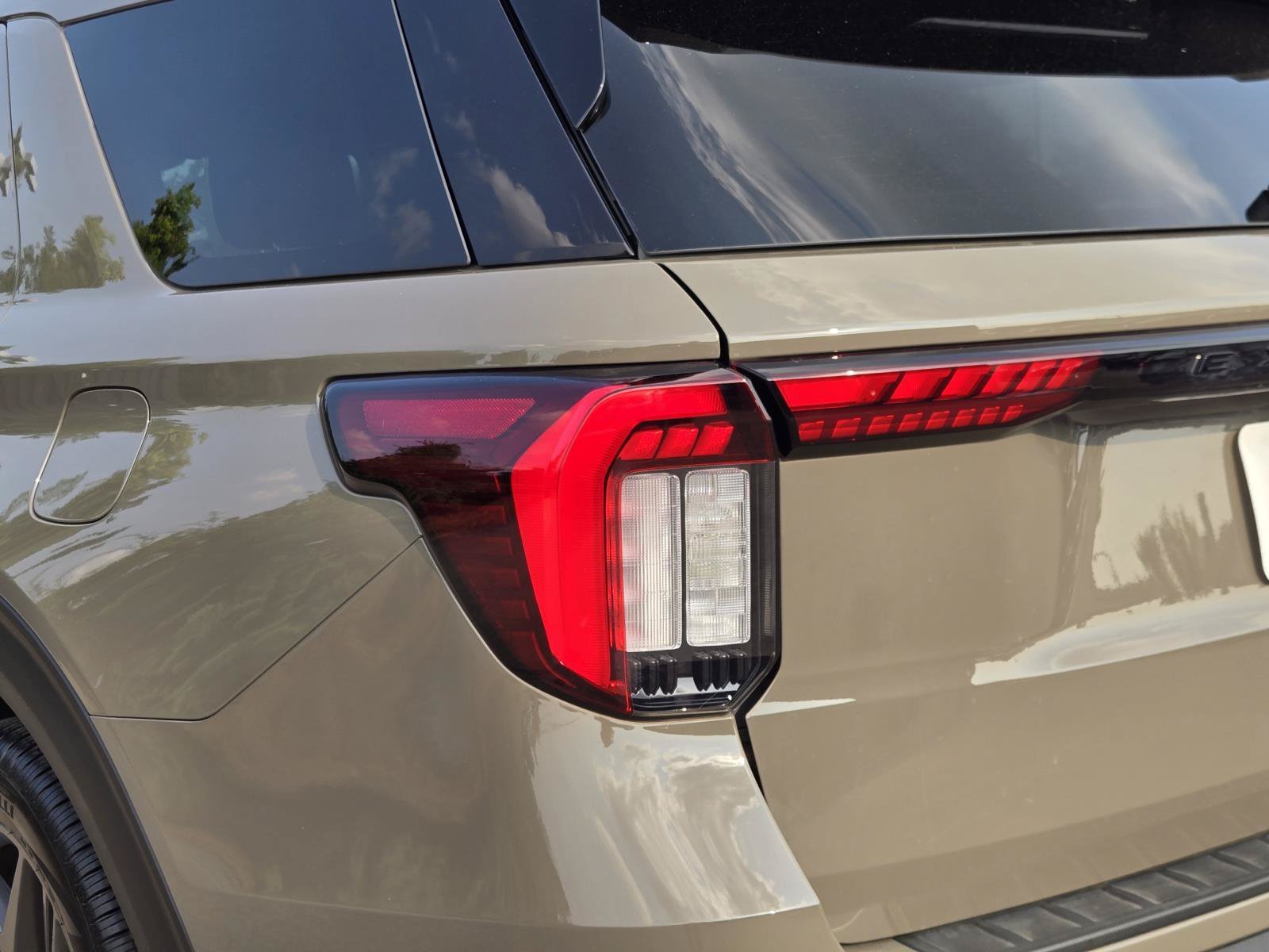2026 Ford Explorer ST - Photo 9